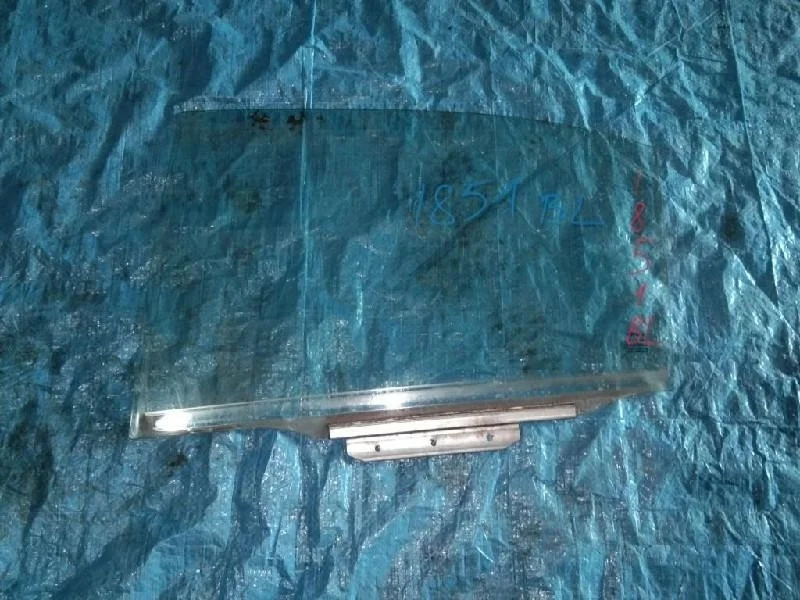 стекло TOYOTA AVENSIS AZT251 -