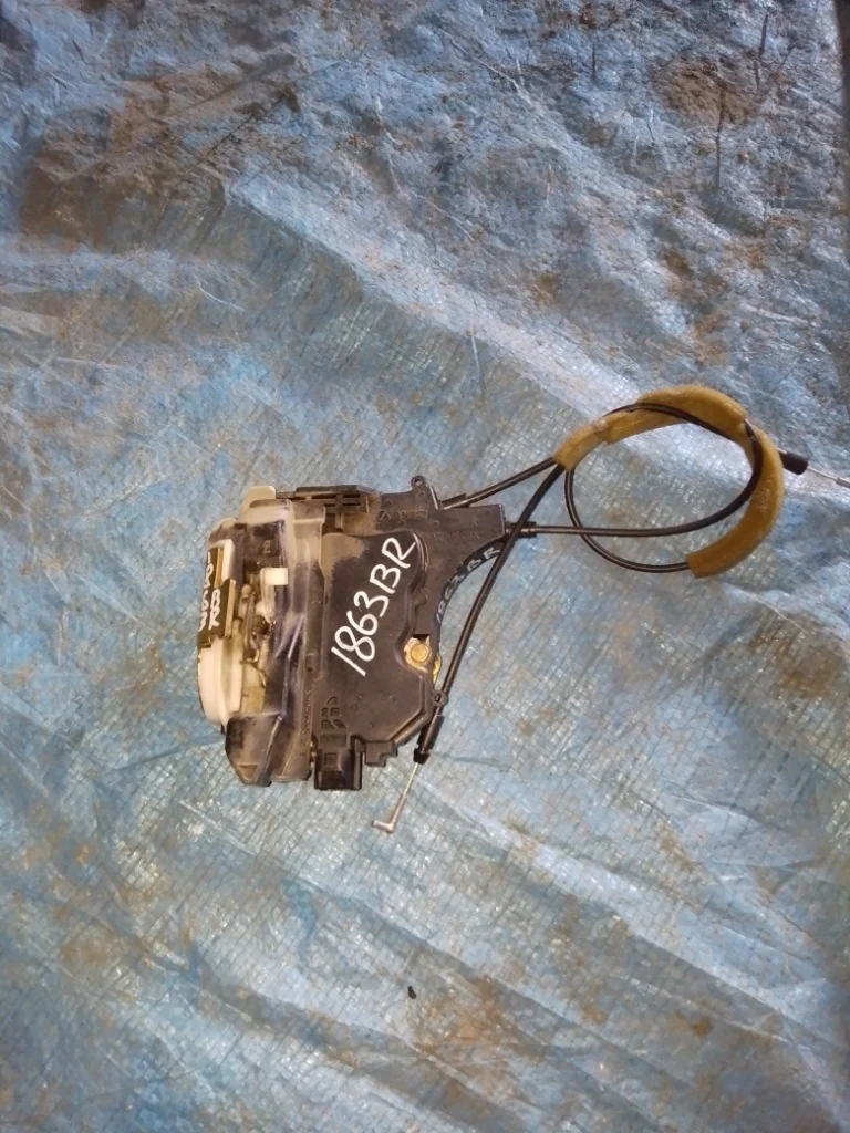 замок двери MITSUBISHI COLT Z25A 4G19