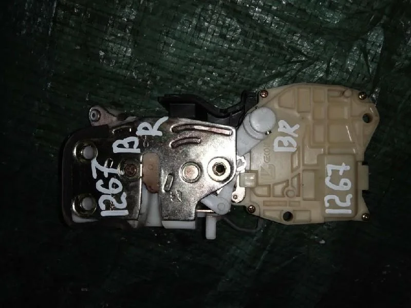 замок двери HONDA MDX YD1 J35A