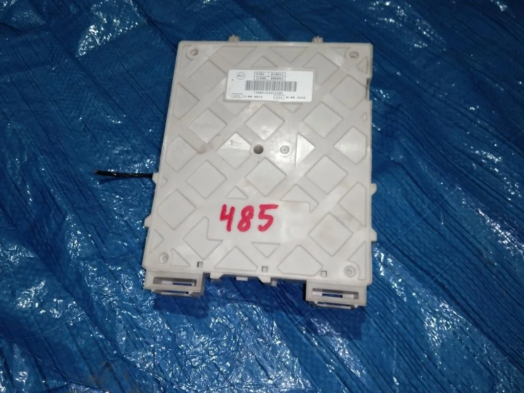 блок предохранителей FORD FOCUS CB8 IQDB