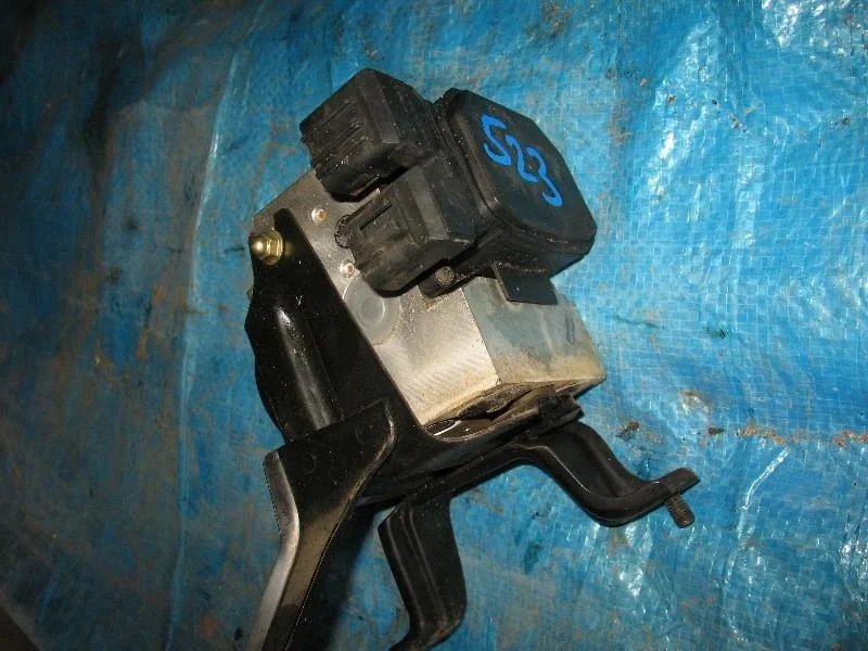 блок abs TOYOTA HARRIER MCU15 -