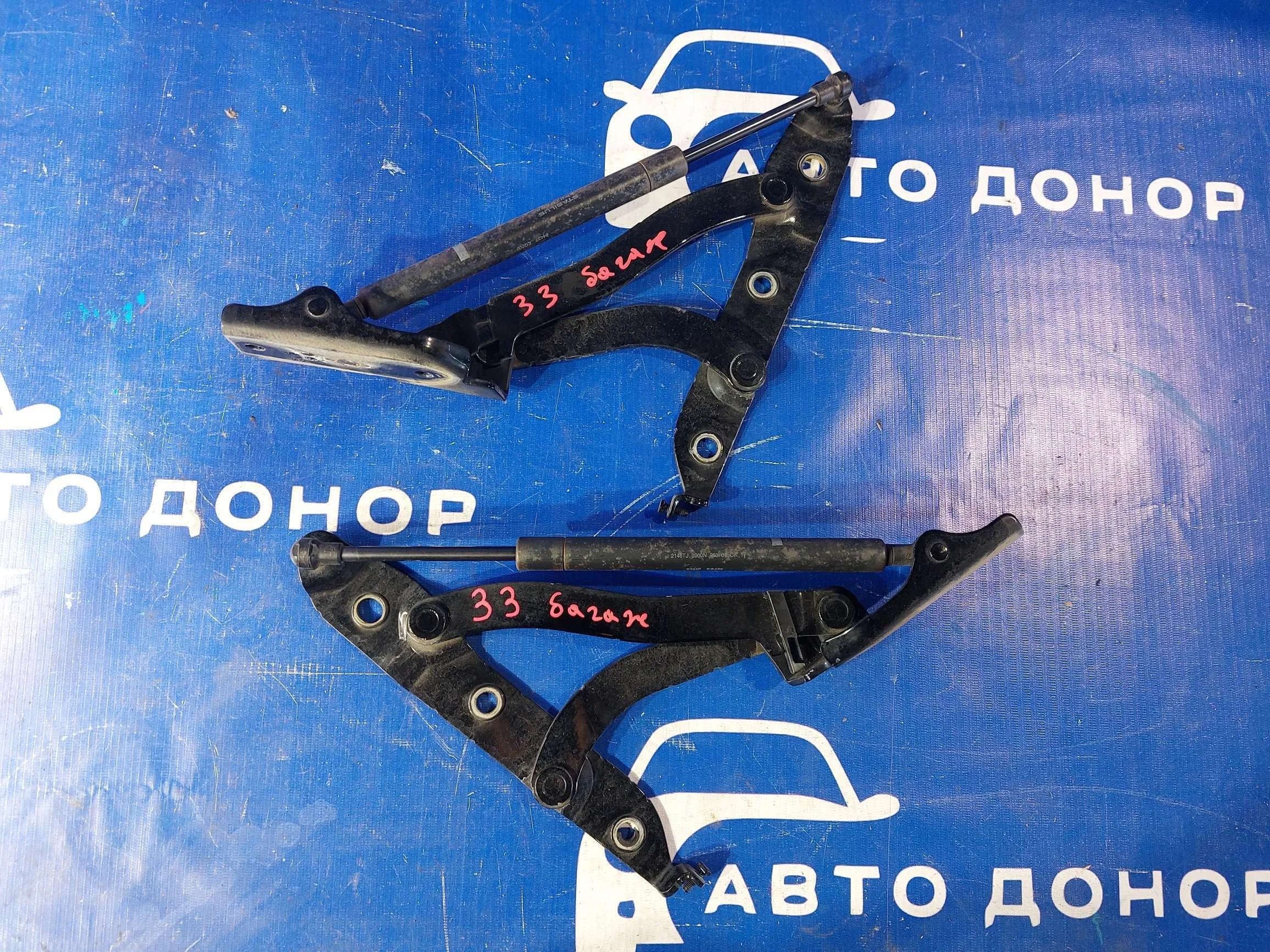петля крышки багажника NISSAN FUGA PY50 VQ35DE