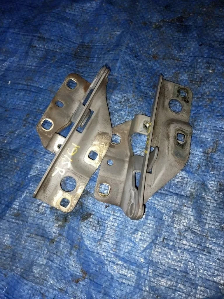 крепление капота NISSAN BLUEBIRD SYLPHY TG10 -