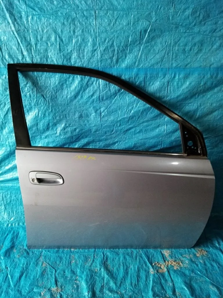 дверь TOYOTA PRIUS NHW11 -