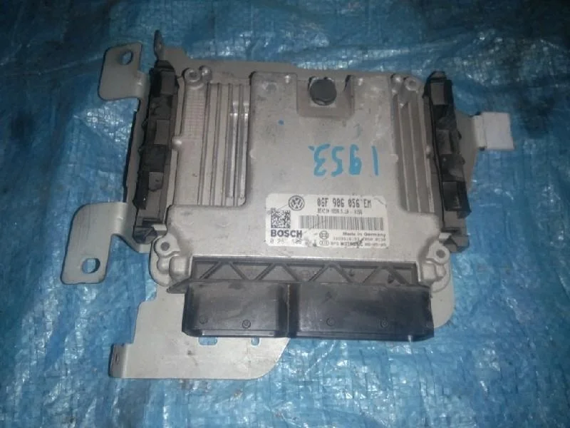 блок управления двс VOLKSWAGEN TOURAN 1T1 AXW, BLR, BLX, BVY