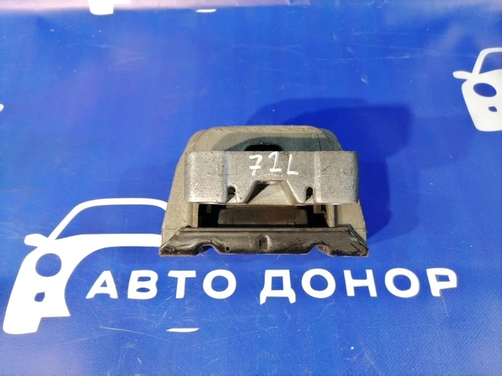 подушка двигателя VOLKSWAGEN BORA 1J2 AUE