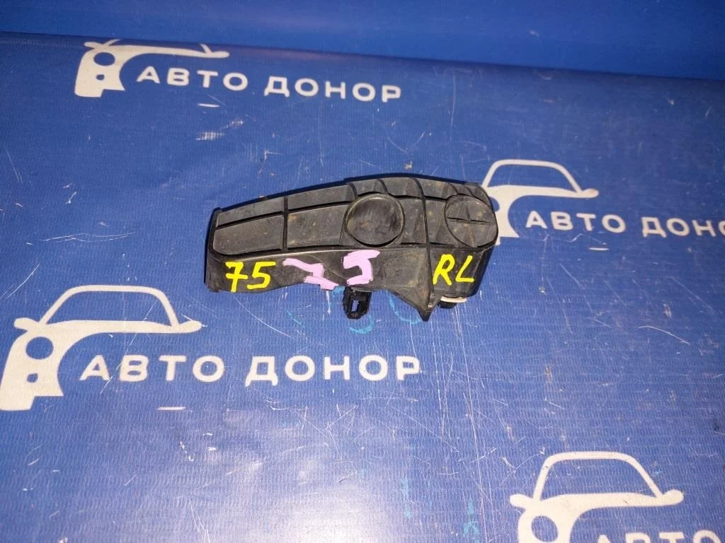 крепление бампера TOYOTA AURIS NZE151 1NZFE