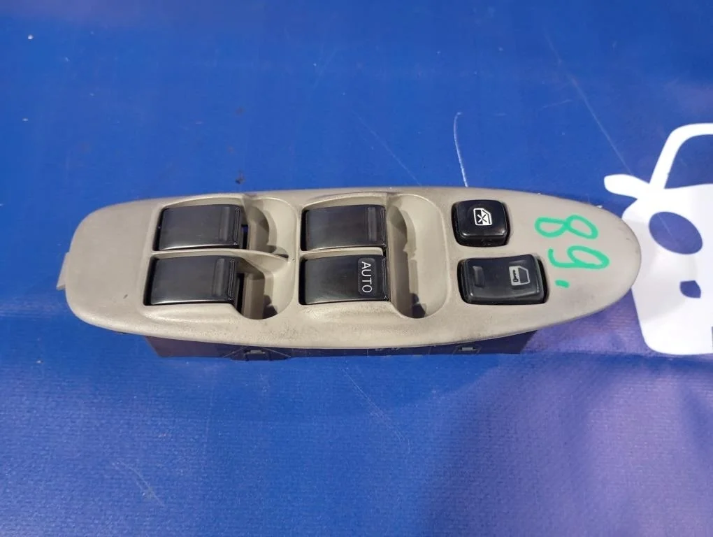 блок управления стеклоподъемниками NISSAN TINO V10 QG18DE