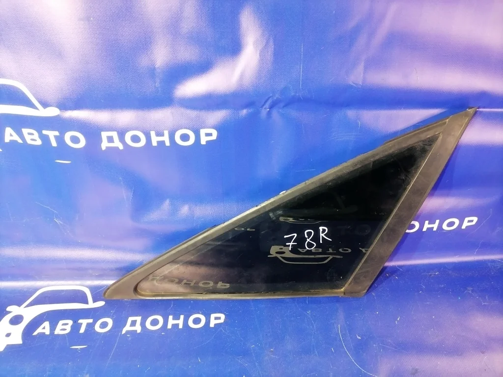 стекло боковое глухое AUDI A6 4F2 AUK
