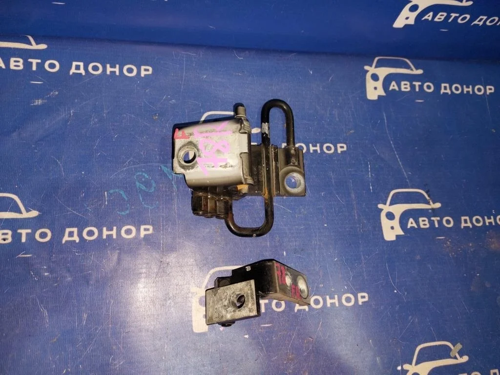петли двери AUDI A6 4F2 AUK