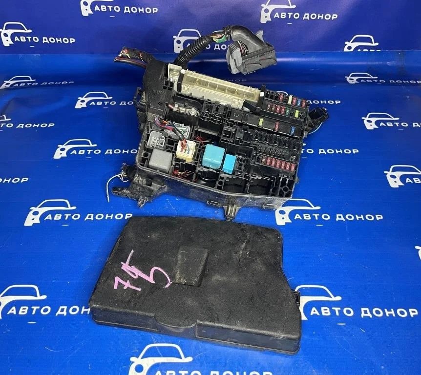 блок предохранителей TOYOTA AURIS NZE151 1NZFE