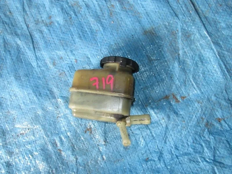 бачок гидроусилителя TOYOTA NADIA SXN15 3SFE