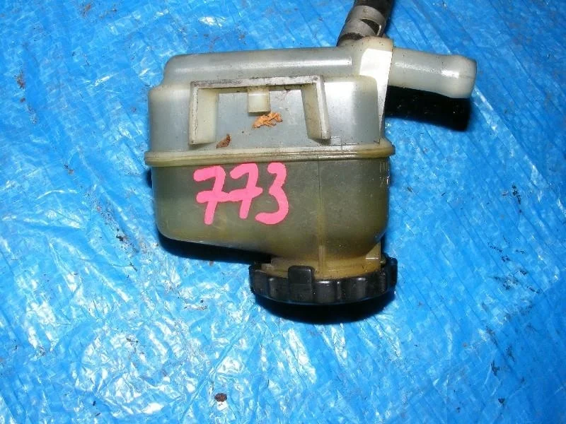 бачок гидроусилителя TOYOTA VISTA SV50 3SFSE
