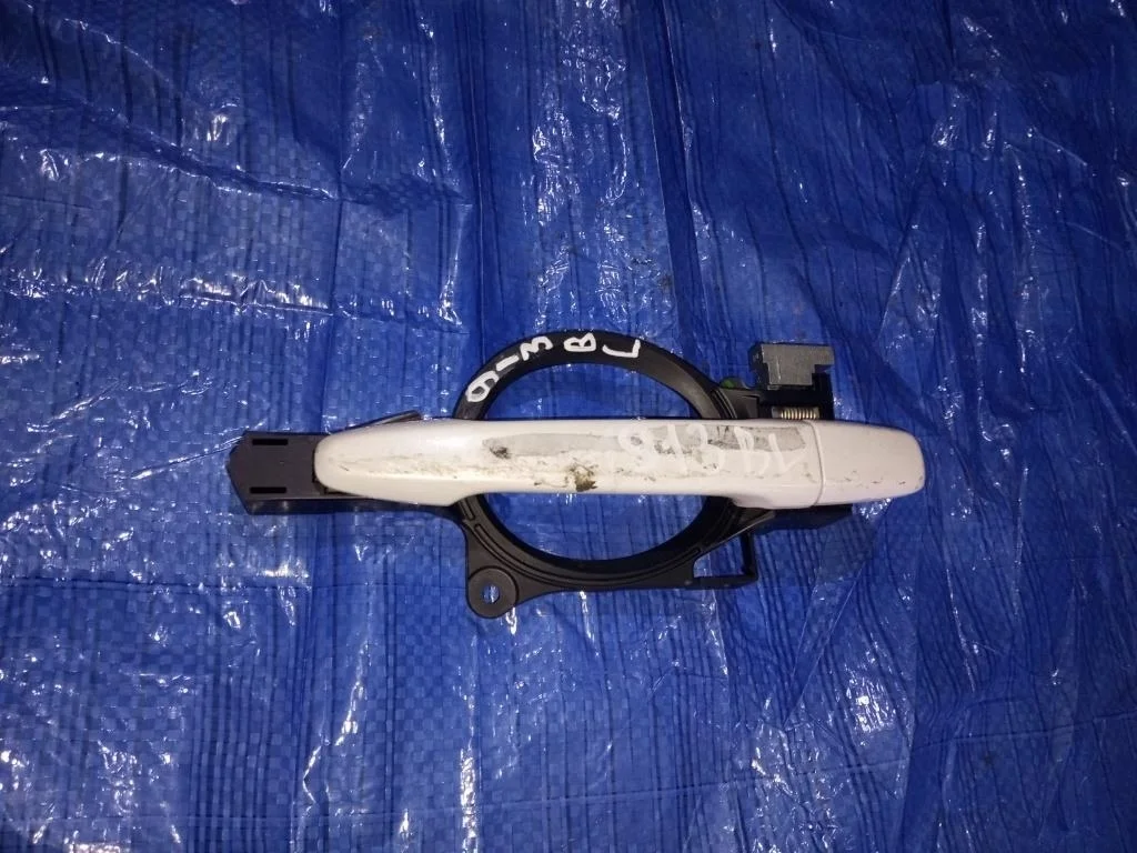 ручка двери MITSUBISHI LANCER CY4A -