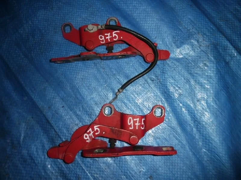 крепление капота BMW 1-Series E87 -