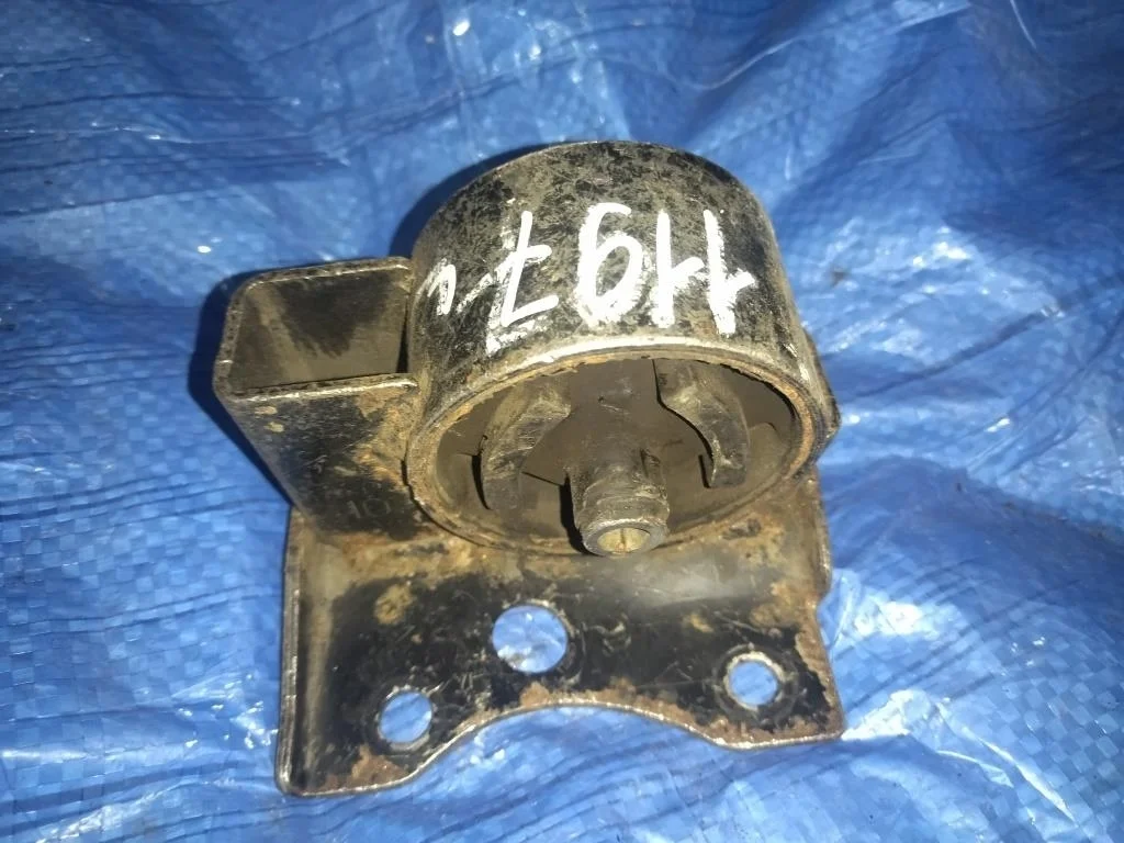 подушка двигателя NISSAN AD VY11 QG13DE