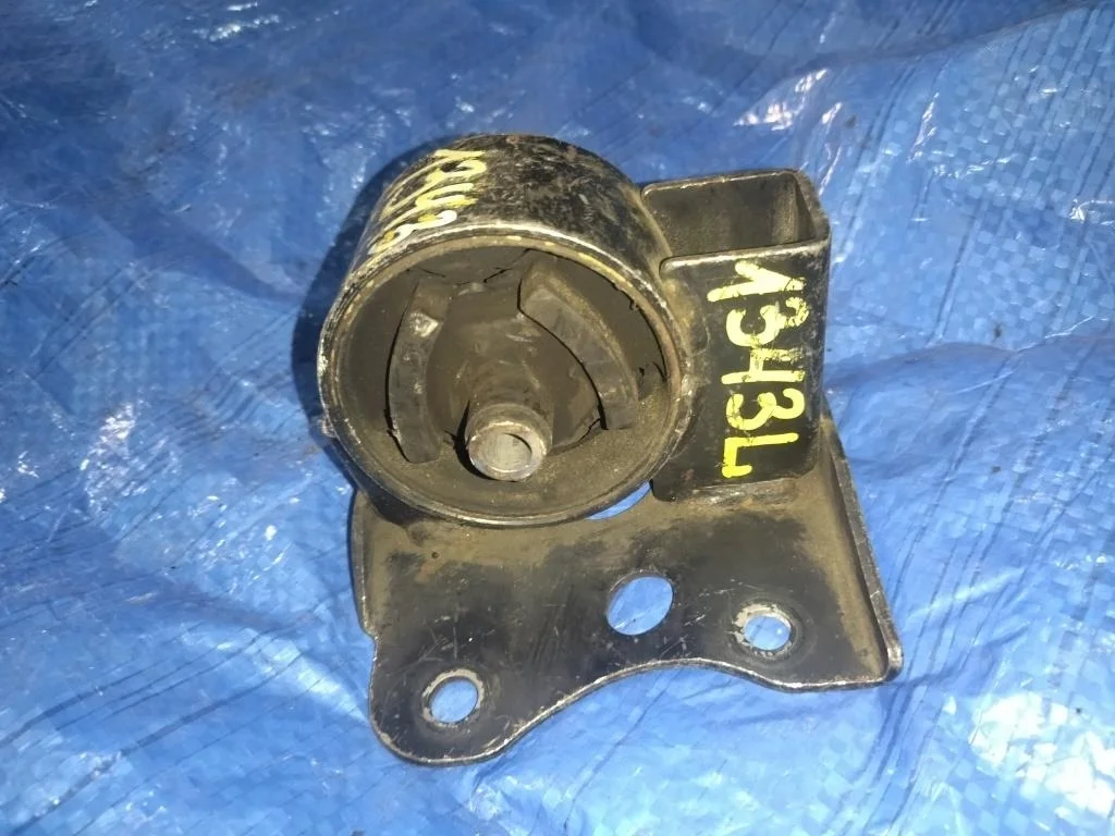 подушка двигателя NISSAN TINO V10 QG18DE