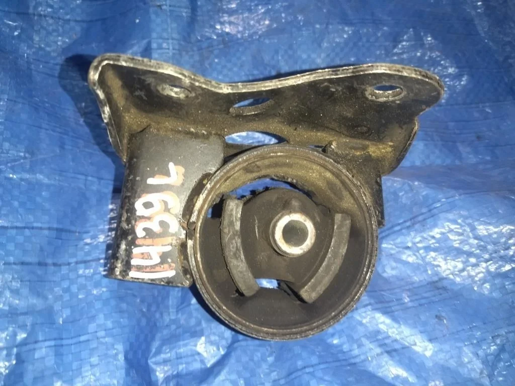 подушка двигателя NISSAN BLUEBIRD SYLPHY QG10 QG18DE