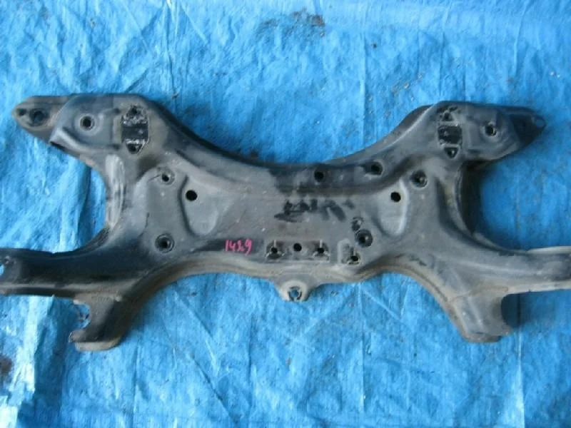 балка поперечная TOYOTA COROLLA FIELDER NZE141 -
