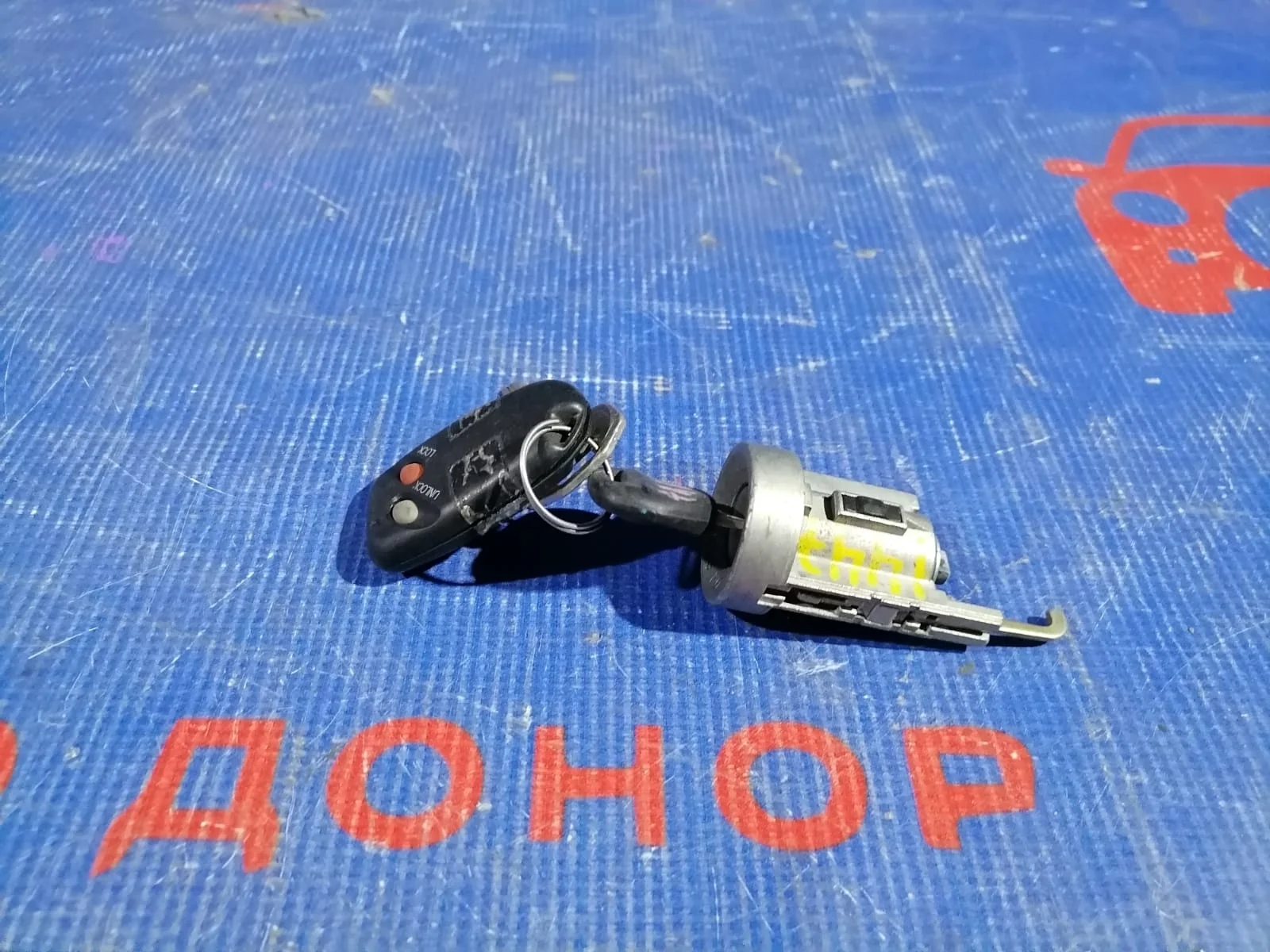 замок зажигания MITSUBISHI CHARIOT N44W -