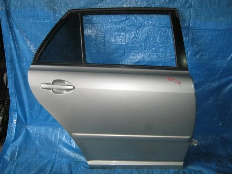 дверь TOYOTA AVENSIS AZT250 -