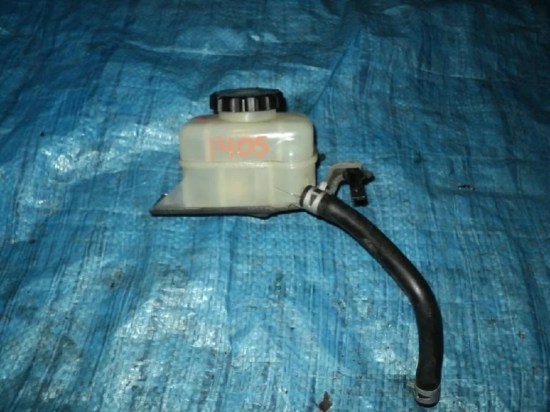 бачок для тормозной жидкости TOYOTA WISH ZNE10 1ZZFE