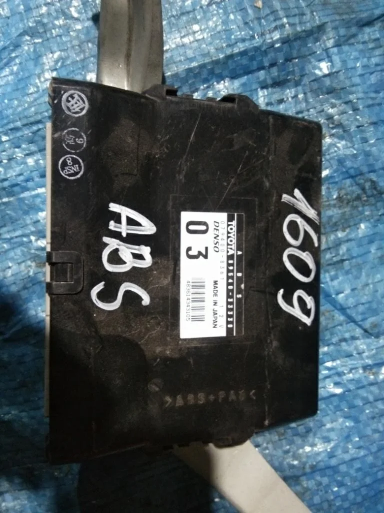блок управления abs TOYOTA CAMRY ACV30 2AZFE