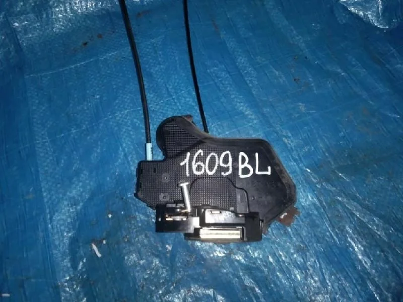 замок двери TOYOTA CAMRY ACV30 -