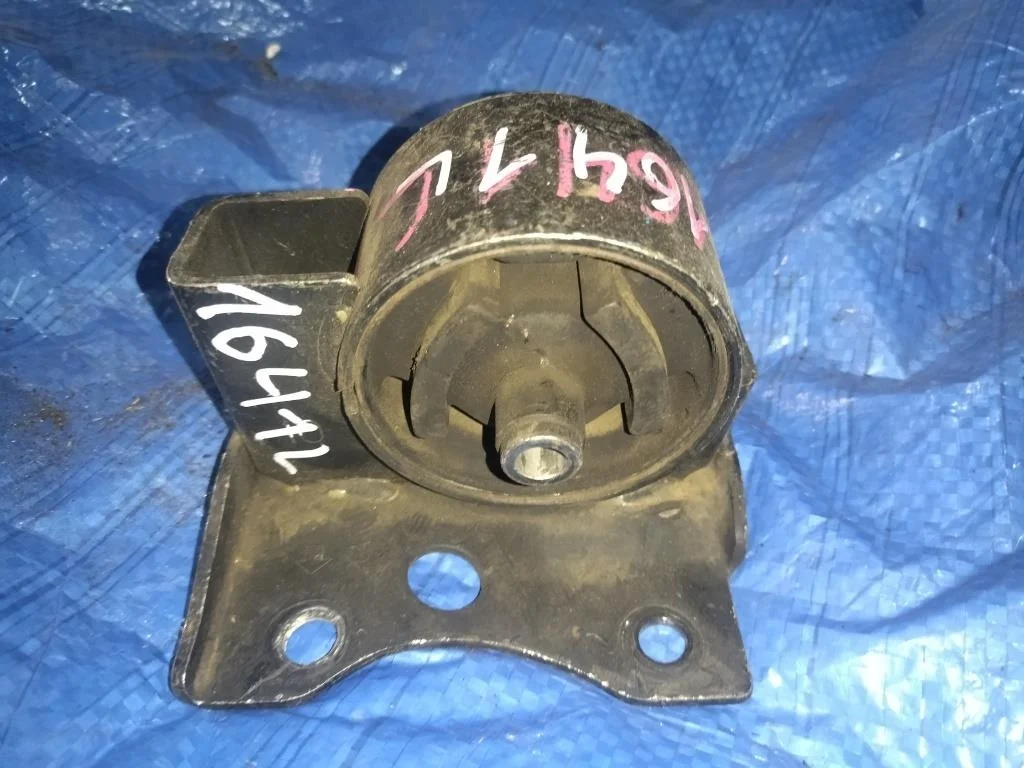 подушка двигателя NISSAN TINO V10 QG18DE