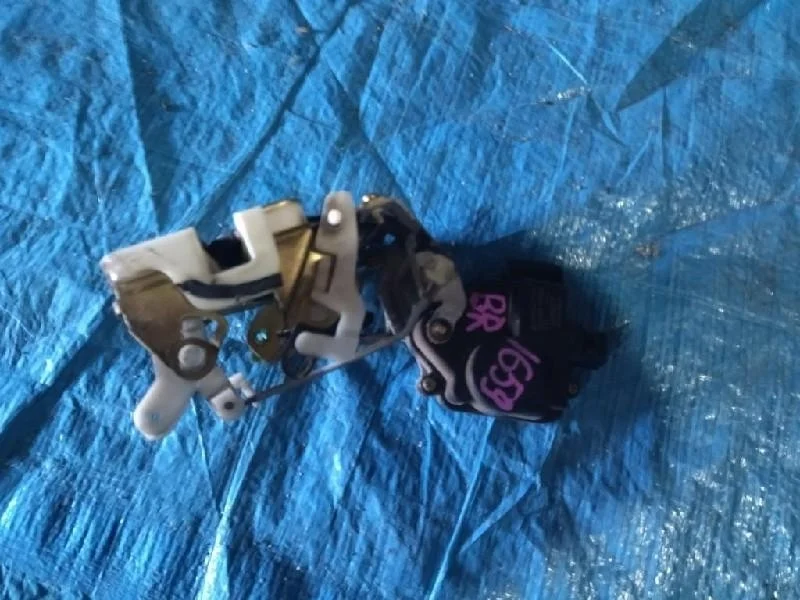 замок двери MITSUBISHI LEGNUM EC4W 6A12