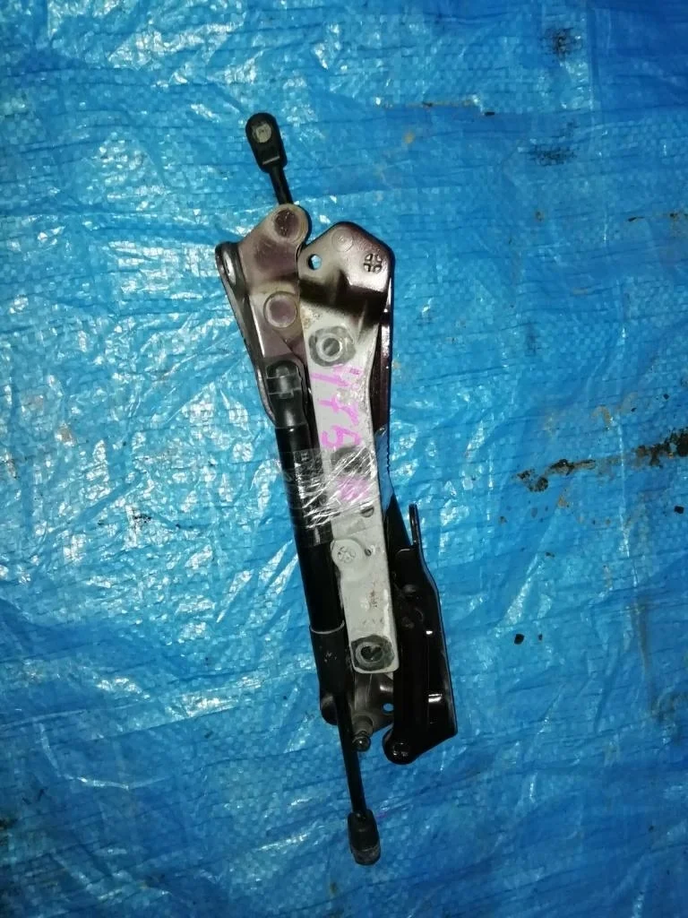 петля крышки багажника FORD FOCUS CB4 SHDC, HWDA, HWDB, SHDA, SHDB
