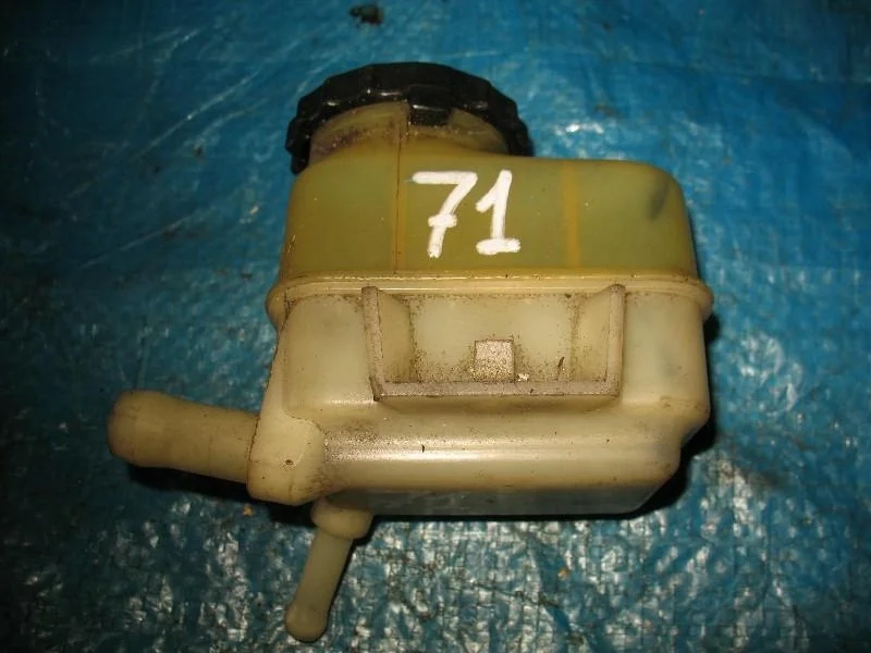 бачок гидроусилителя TOYOTA NADIA SXN15 3SFE