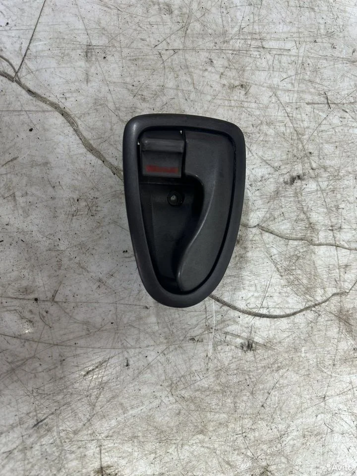 Ручка двери внутреняя правая hyundai accent 2000