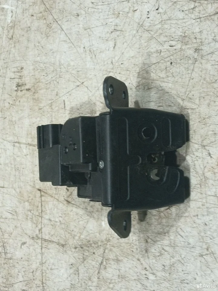 Замок багажника задняя.hyundai ix 35 2013-2015