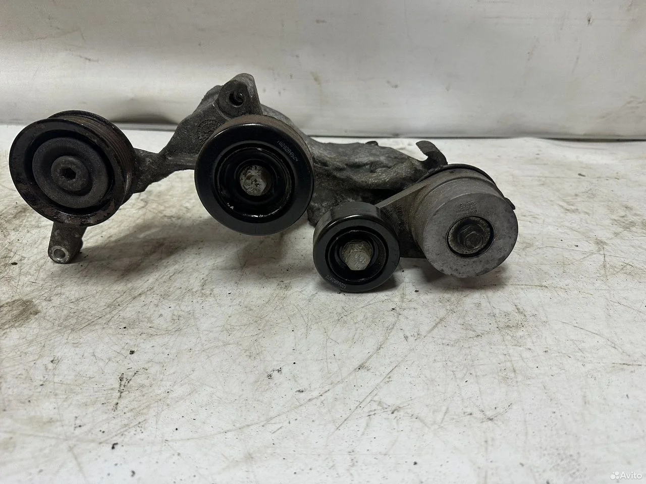 Кронштейн натяжителя приводного hyundai ix35 2010