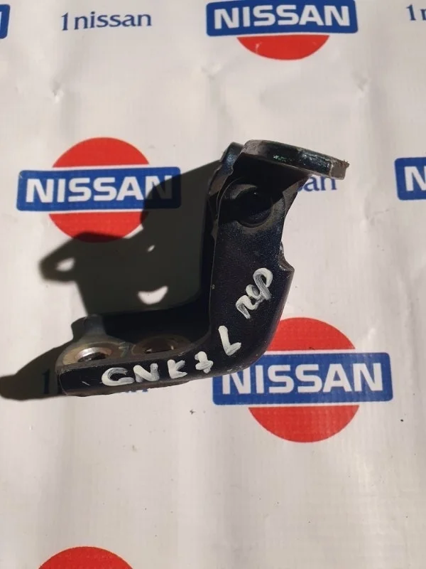 Петля двери Nissan X Trail 2015 80401JN00A T32 R9M, передняя левая