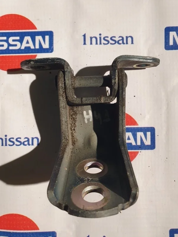 Петля двери Nissan X Trail 2015 80400JN00A T32 R9M, передняя левая