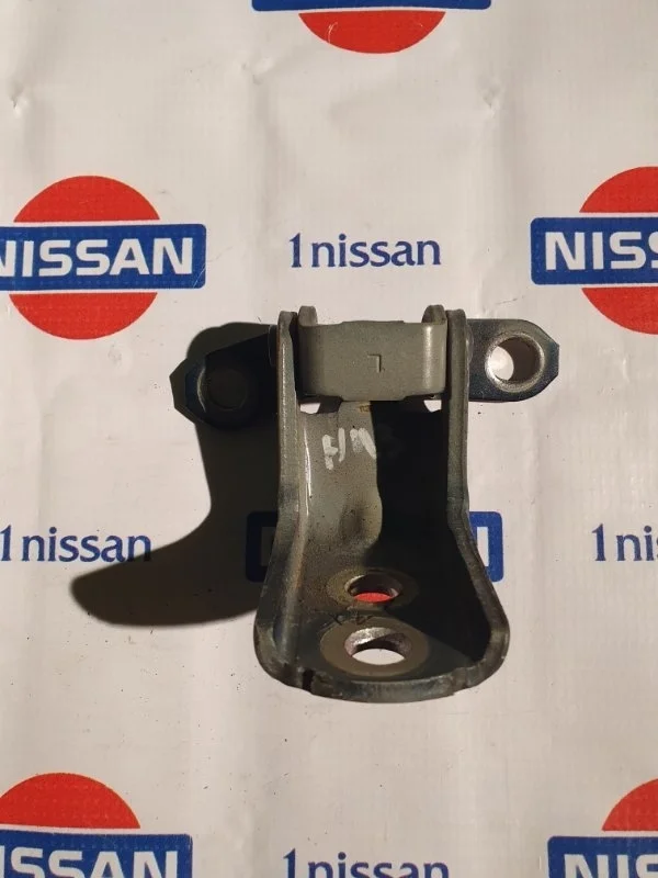 Петля двери Nissan X Trail 2015 80401JN00A T32 R9M, передняя правая