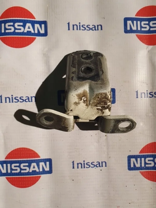Петля двери Nissan Qashqai 2015 824214EA0A J11 R9M, передняя левая