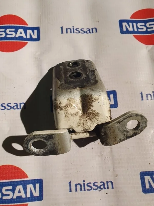 Петля двери Nissan Qashqai 2015 824204EA0A J11 R9M, передняя левая
