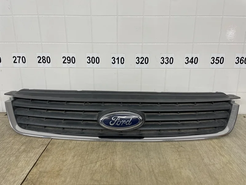Решетка радиатора FORD KUGA 2008 2009 2010 2011 2012