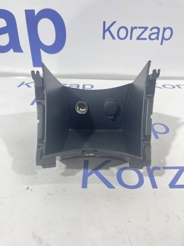 Лоток центральной консоли Hyundai Solaris RB