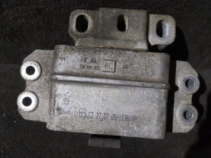 Опора акпп Volkswagen Golf 2011 AJ5