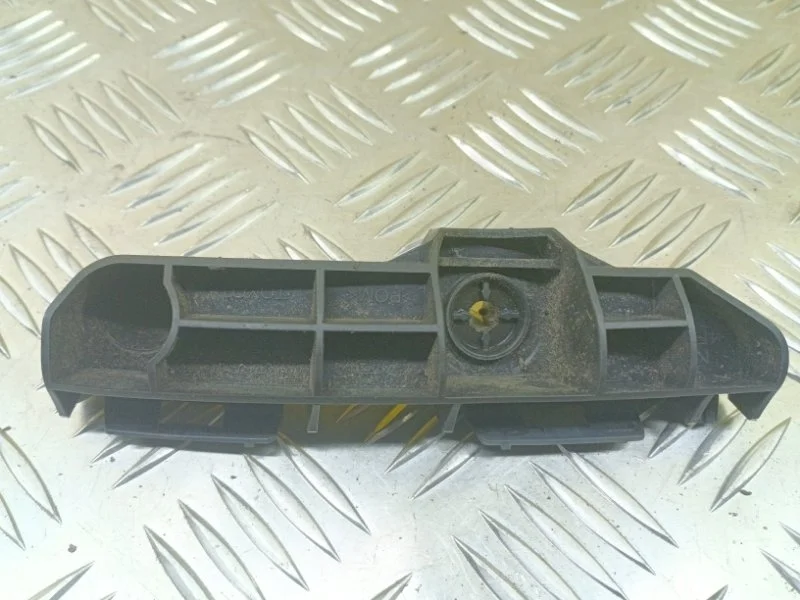 Кронштейн заднего бампера правый Toyota Rav 4 (CA40) (2012-2019) 2013