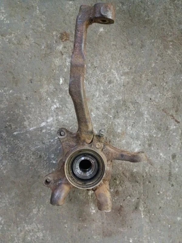Кулак поворотный левый Toyota Hilux (2005-2015) 2010 Пикап