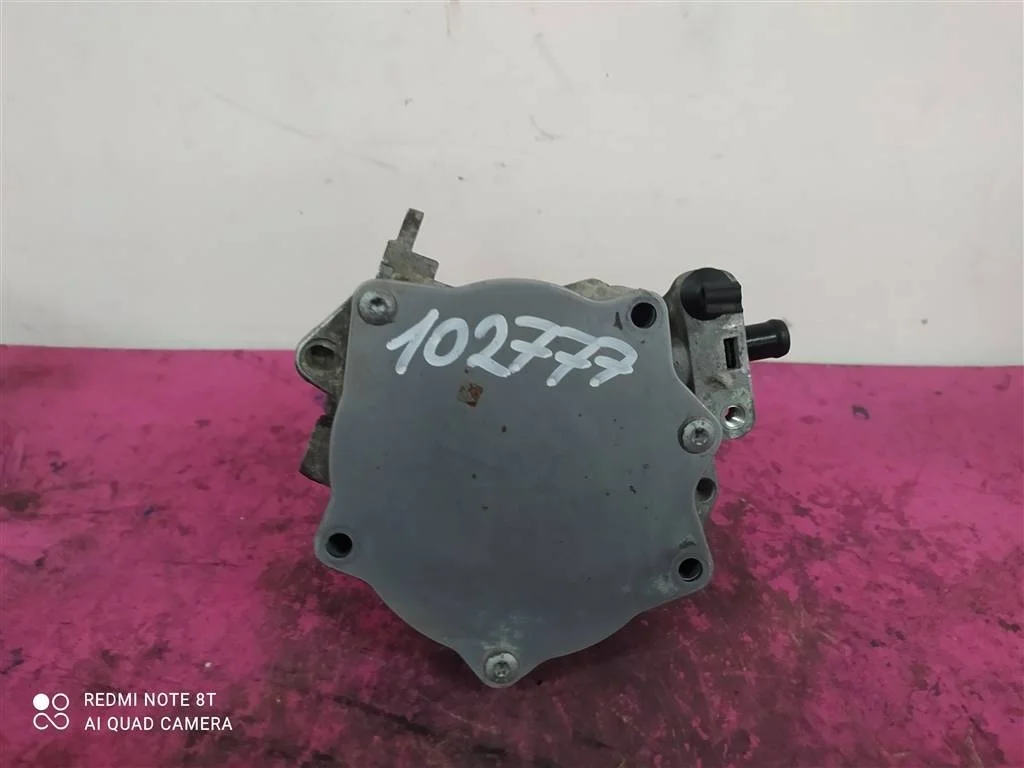 Вакуумный насос Octavia 2 Passat B6 CC 06J145100B