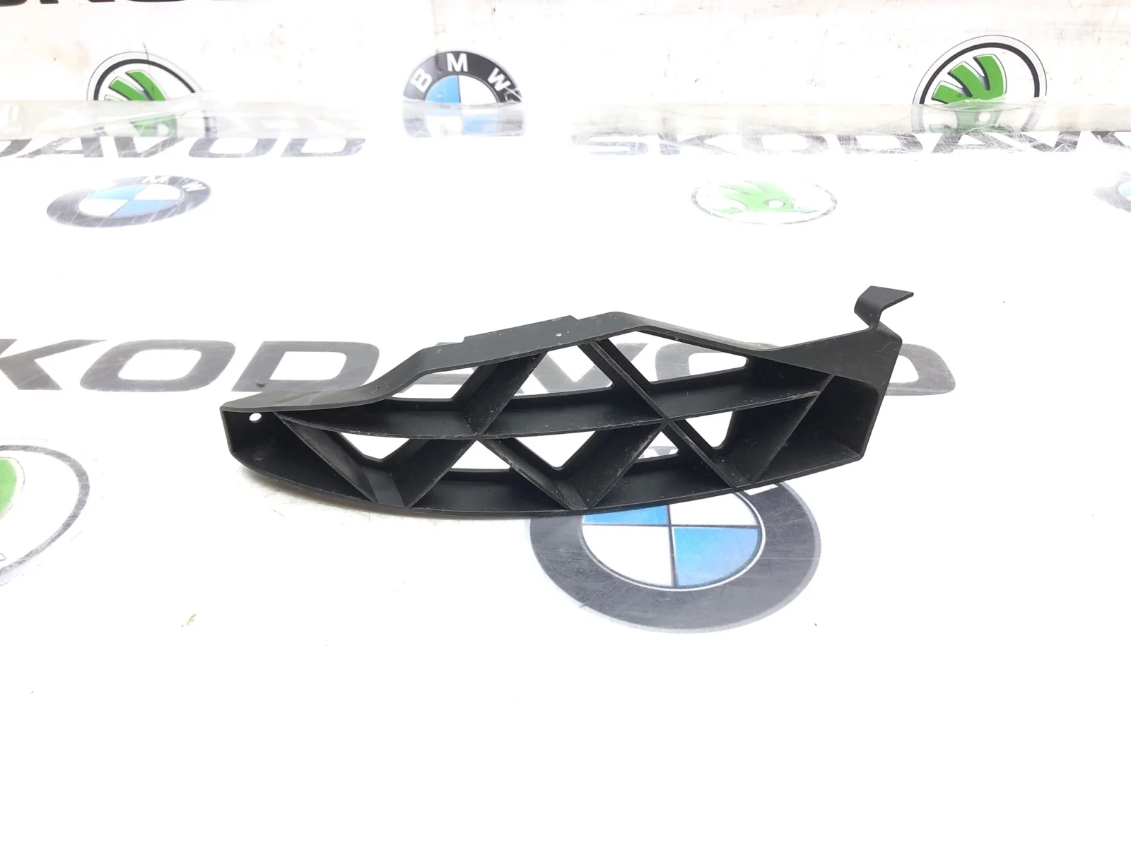 Направляющая бампера Skoda Octavia 2012 1Z5807394 A5 (1Z) 1.2 CBZB, задняя правая