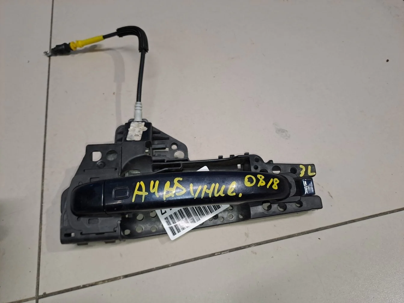 Ручка двери нaружная задняя левая для Audi A4 B8 2007-2015