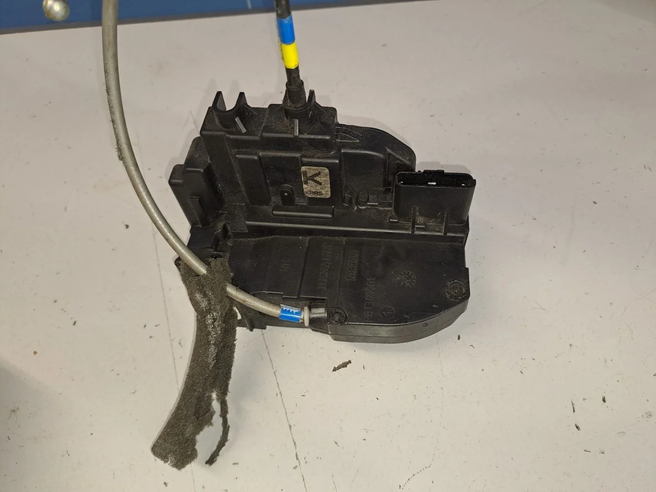 Замок двери задней правой для Nissan Note E11 2005-2013