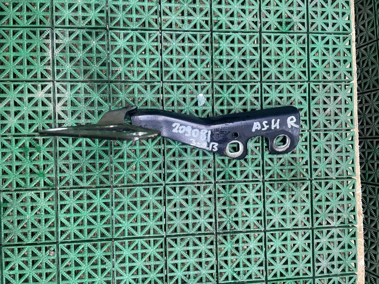 Петля капота OPEL ASTRA H 2004- правая черная б/у ASTRA H(2004-2014)